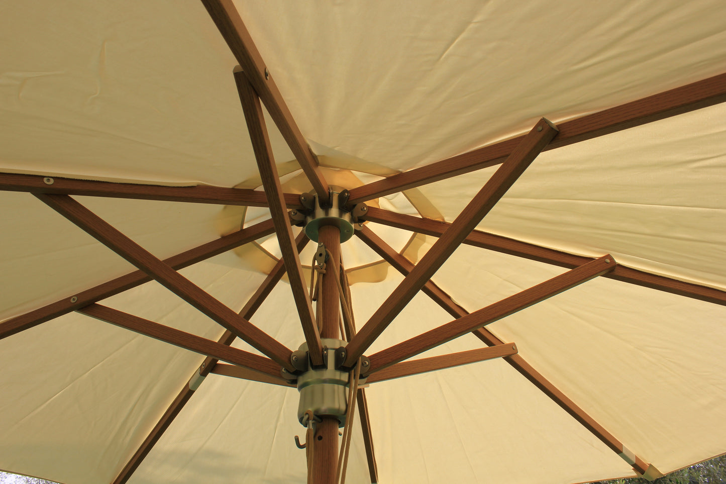 Classic Umbrella 2.5M Round Aluminium in Wood Finish