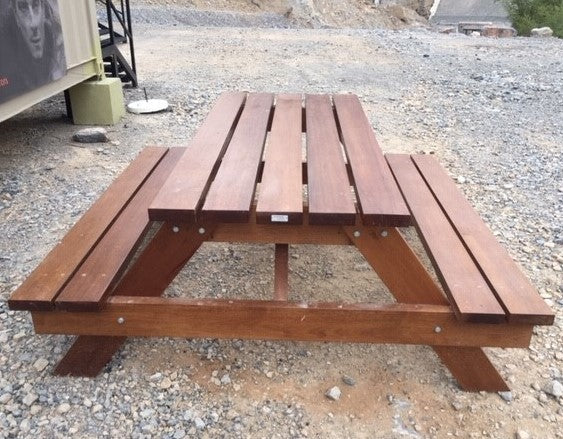 Picnic Table with Bench in High quality Meranti Wood